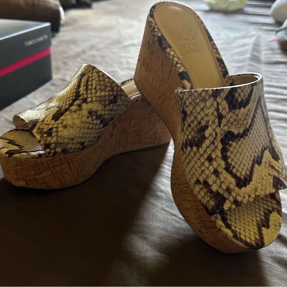 Snakeskin Vince Camuto Wedge Sz 6.5